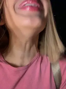 Snapshot of SweetBunnyGF chatting on 11.30.25 SweetBunnyGF online show from 11.30.25