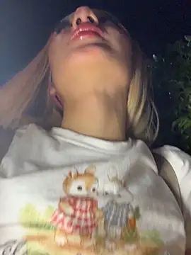 Snapshot of SweetBunnyGF chatting on 12.03.25 SweetBunnyGF online show from 12.03.25