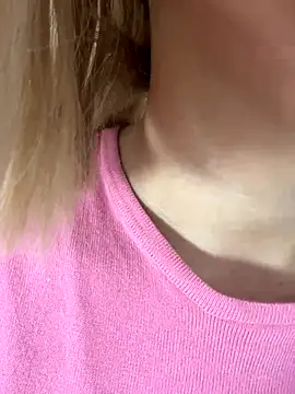 Snapshot of SweetBunnyGF chatting on 12.18.25 SweetBunnyGF online show from 12.18.25