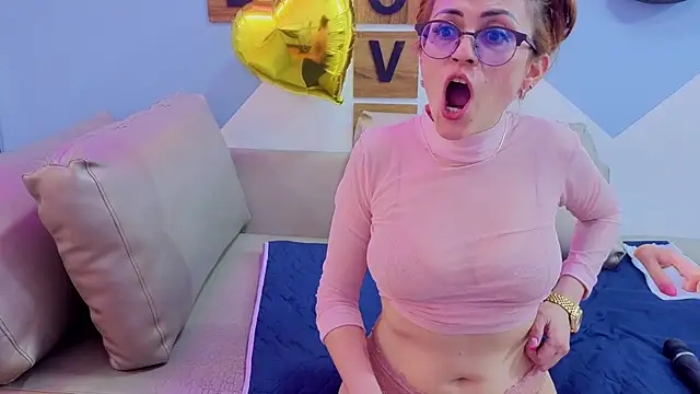 Snapshot of Victoria_Fallon chatting on 11.06.25 Victoria Fallon online show from 11.06.25