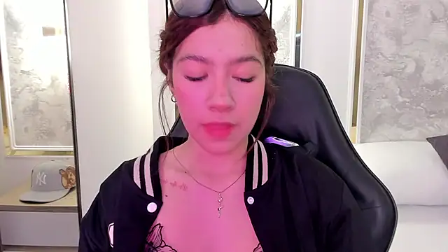 doll eyees  online show from 09.24.25