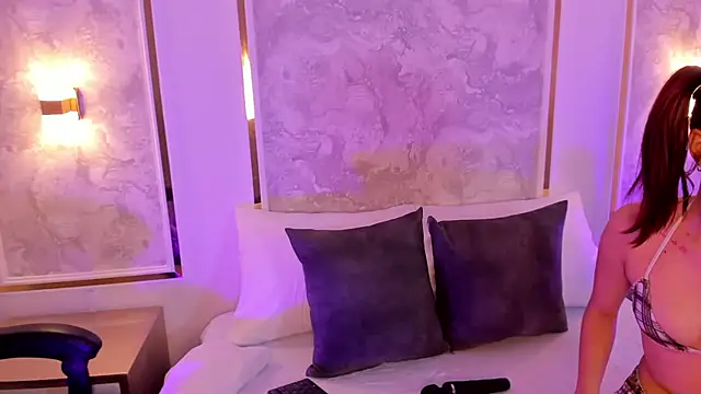 doll eyees  online show from 12.04.25