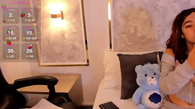 doll eyees  online show from 12.05.25