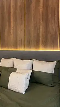 Snapshot of AliceRitter chatting on 10.26.25 AliceRitter online show from 10.26.25