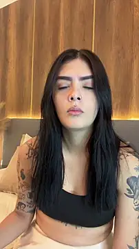 Snapshot of AliceRitter chatting on 11.25.25 AliceRitter online show from 11.25.25