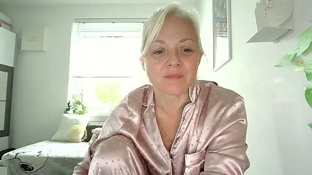 Linsy Kim online show from 09.16.25