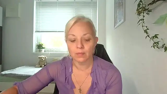 Linsy Kim online show from 10.15.25