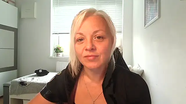 Linsy Kim online show from 10.23.25