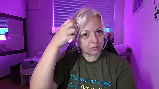 Linsy Kim online show from 11.26.25