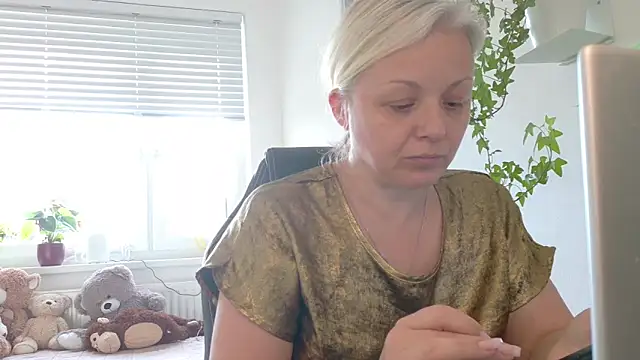 Linsy Kim online show from 03.02.26