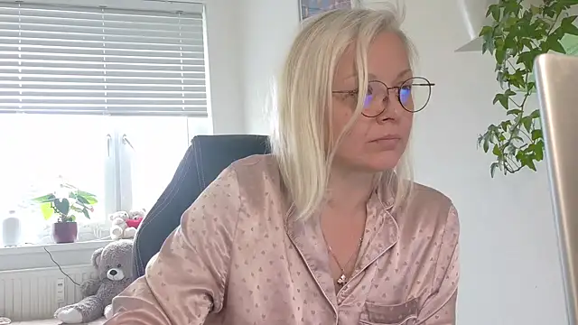 Linsy Kim online show from 03.12.26