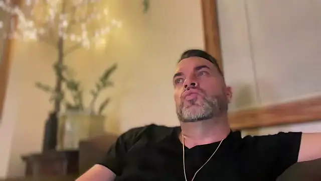 Snapshot of Ty_lerDavid chatting on 03.07.26 Ty lerDavid online show from 03.07.26