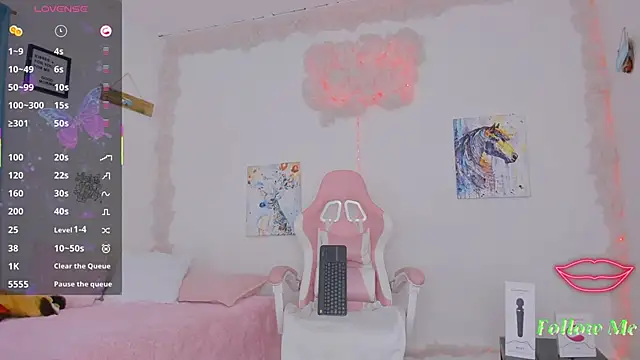 milfAaura online show from 04.22.26