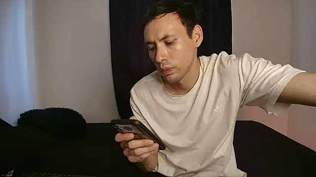 Snapshot of Demian-melany chatting on 11.26.25 Demian-melany online show from 11.26.25