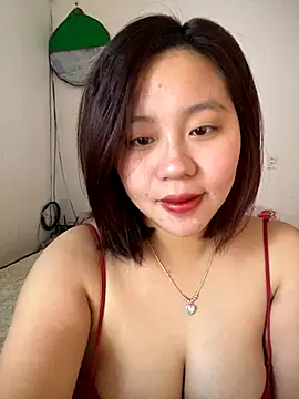 Snapshot of maianhcute chatting on 11.25.25 maianhcute online show from 11.25.25