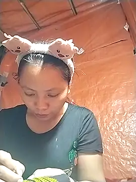 Snapshot of venu00 chatting on 09.26.25 venu00 online show from 09.26.25