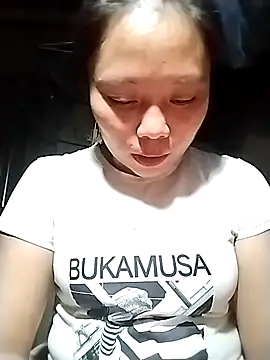 Snapshot of venu00 chatting on 10.28.25 venu00 online show from 10.28.25