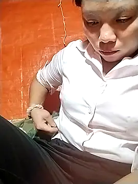 Snapshot of venu00 chatting on 11.13.25 venu00 online show from 11.13.25