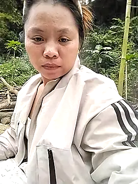 Snapshot of venu00 chatting on 11.22.25 venu00 online show from 11.22.25