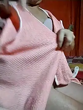 Snapshot of venu00 chatting on 11.28.25 venu00 online show from 11.28.25