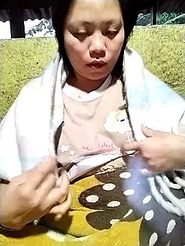 Snapshot of venu00 chatting on 12.15.25 venu00 online show from 12.15.25