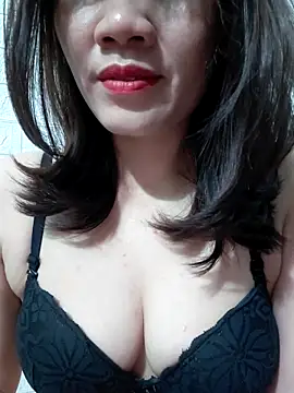 Snapshot of Singlemom69x chatting on 05.14.26 Singlemom69x online show from 05.14.26