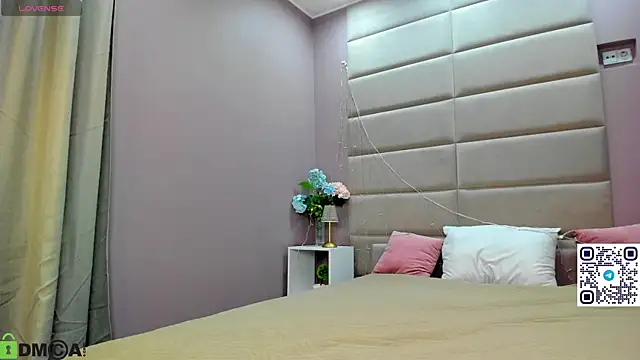 Adeline Perle online show from 11.09.25