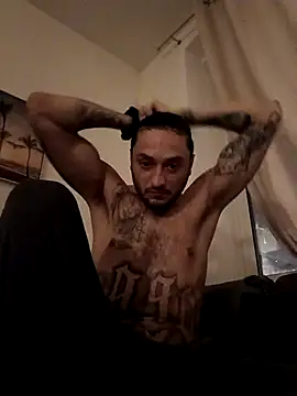 Snapshot of Woodern chatting on 11.26.25 Woodern online show from 11.26.25