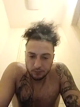 Snapshot of Woodern chatting on 12.02.25 Woodern online show from 12.02.25