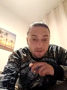 Snapshot of Woodern chatting on 12.03.25 Woodern online show from 12.03.25