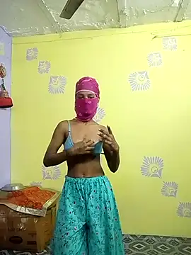 Snapshot of Cute-Rashmii chatting on 10.14.25 Cute-Rashmii online show from 10.14.25