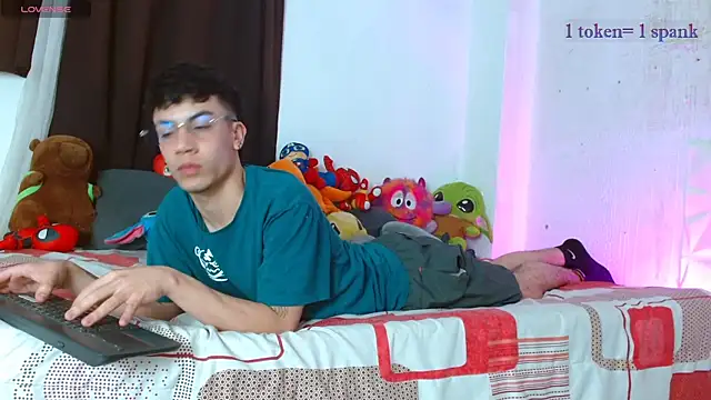 Snapshot of aaronjames1 chatting on 12.02.25 aaronjames1 online show from 12.02.25