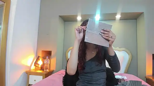 AteneaGreyy online show from 09.17.25