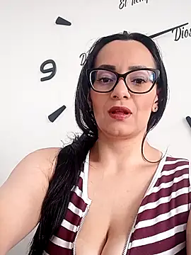 Snapshot of sarita_star chatting on 11.16.25 sarita star online show from 11.16.25