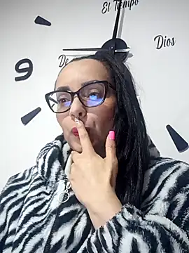 Snapshot of sarita_star chatting on 11.18.25 sarita star online show from 11.18.25