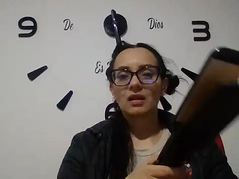 Snapshot of sarita_star chatting on 11.28.25 sarita star online show from 11.28.25