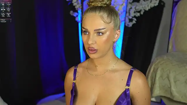 AubrieleRouj1 online show from 06.19.26