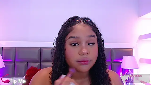 LennaEvans online show from 11.26.25