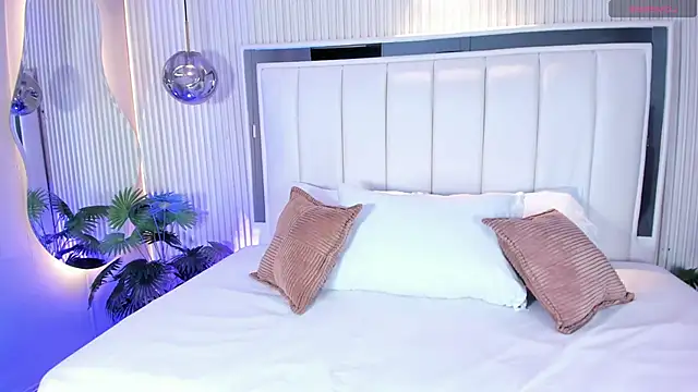 MariathLittle online show from 10.28.25