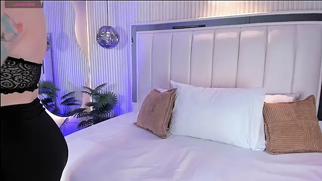 MariathLittle online show from 11.18.25