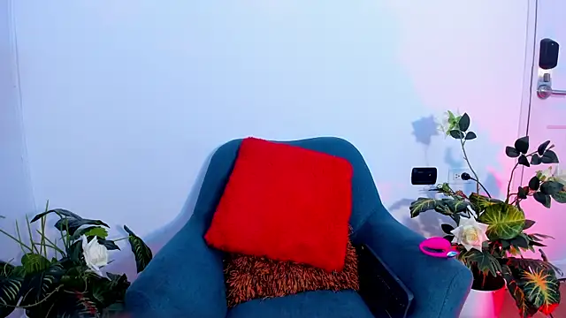 MilenaCrown online show from 11.03.25