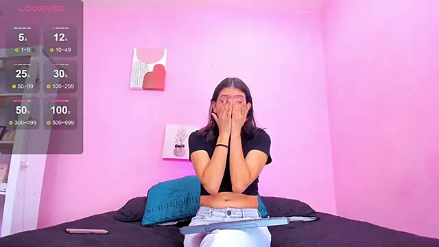 Snapshot of Georgina_Ferri_ chatting on 10.10.25 Georgina Ferri online show from 10.10.25