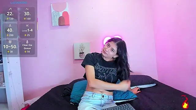 Snapshot of Georgina_Ferri_ chatting on 10.15.25 Georgina Ferri online show from 10.15.25