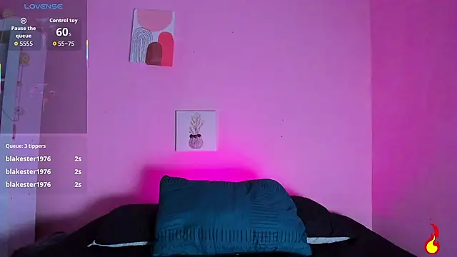 Snapshot of Georgina_Ferri_ chatting on 10.27.25 Georgina Ferri online show from 10.27.25