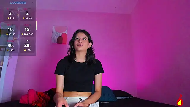 Snapshot of Georgina_Ferri_ chatting on 10.29.25 Georgina Ferri online show from 10.29.25