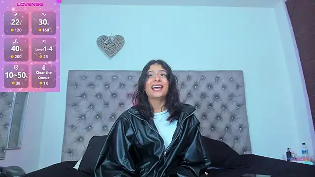 Snapshot of Georgina_Ferri_ chatting on 11.24.25 Georgina Ferri online show from 11.24.25