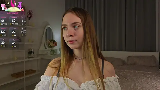 Snapshot of CarollSmithh chatting on 10.13.25 CarollSmithh online show from 10.13.25