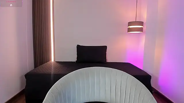 Snapshot of luvely chatting on 12.19.25 luvely online show from 12.19.25