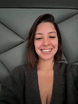 Snapshot of luvely chatting on 04.03.26 luvely online show from 04.03.26