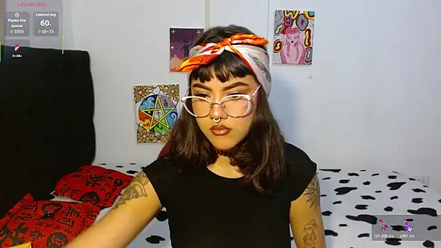 Divinejewel444 online show from 10.27.25